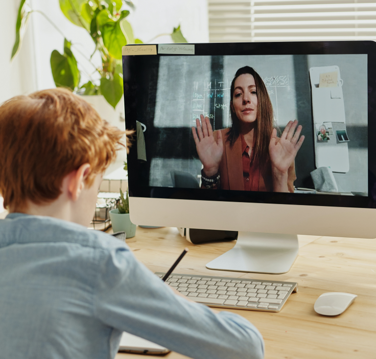 Roles e identidades docentes en transformación