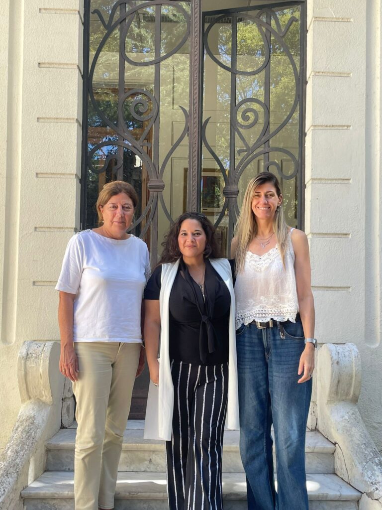 Autoridades académicas en encuentro institucional