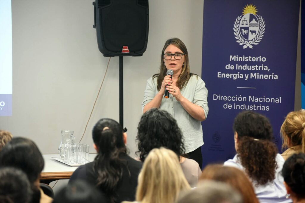 Con más de 250 inscriptos, iniciaron los cursos de FLACSO Uruguay y el MIEM sobre género 9 Imagen WhatsApp Image 2026 09 29 at 19.22.49