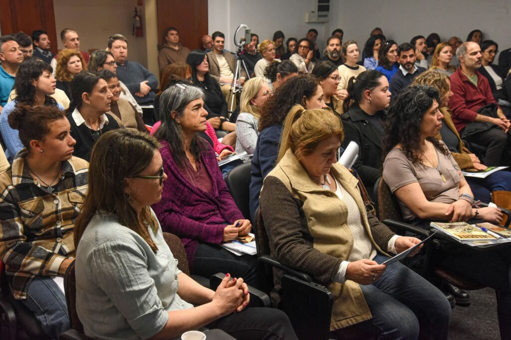 Con más de 250 inscriptos, iniciaron los cursos de FLACSO Uruguay y el MIEM sobre género 2 Imagen WhatsApp Image 2026 09 29 at 19.22.51 2